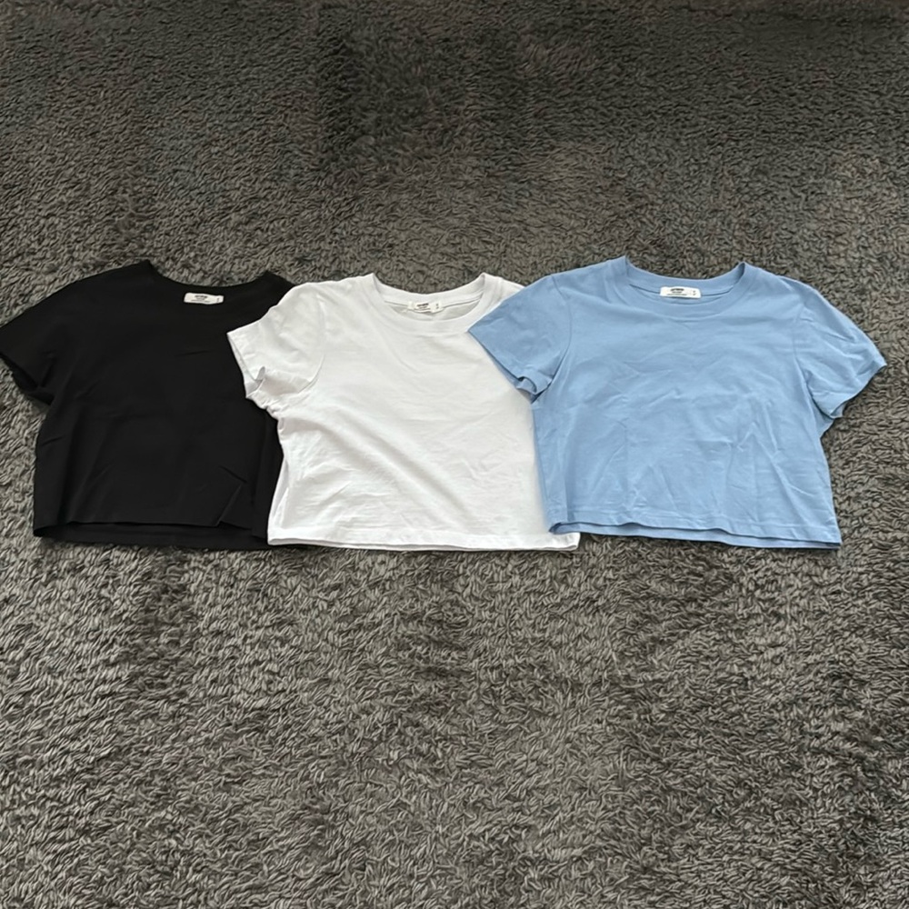 Bundle of cotton on cropped t shirts